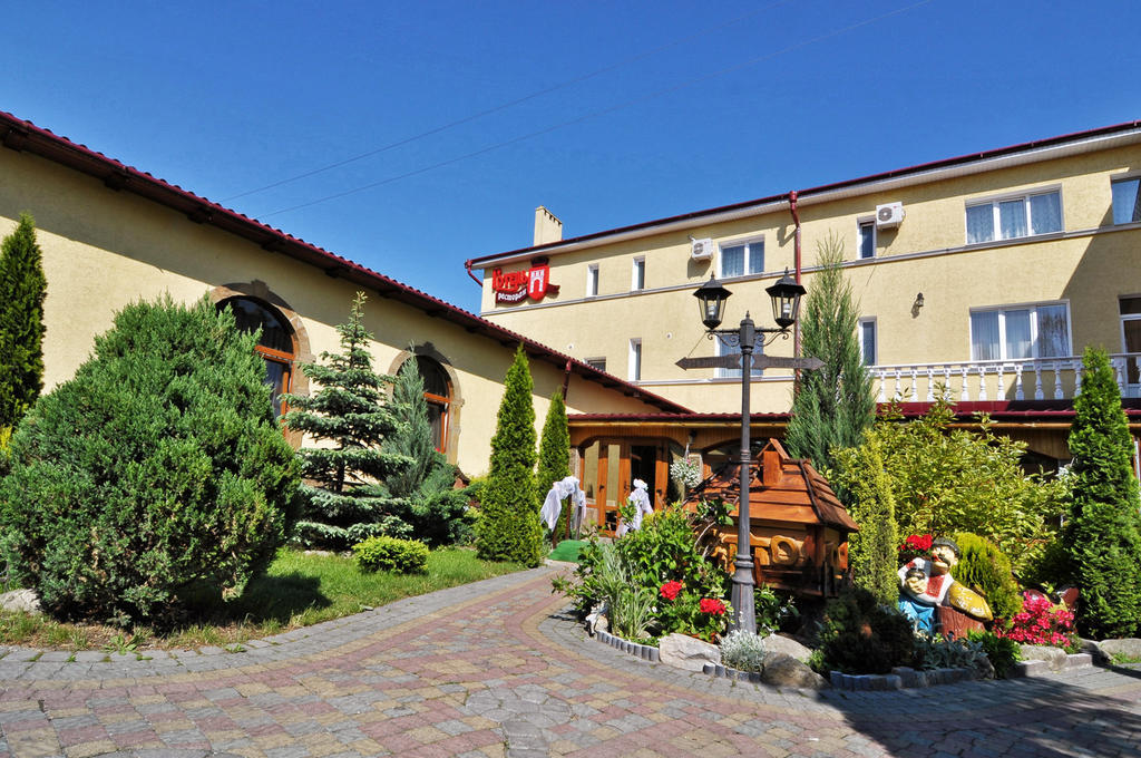 Hotel Stanislavskiy Dvir Ivano-Frankivsk Exteriér fotografie